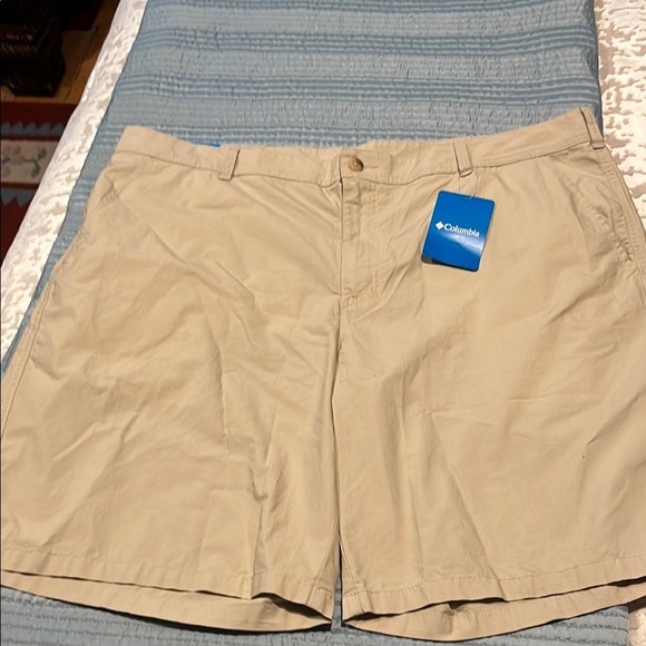 Columbia Tan Flat Front Shorts - Picture 1 of 5